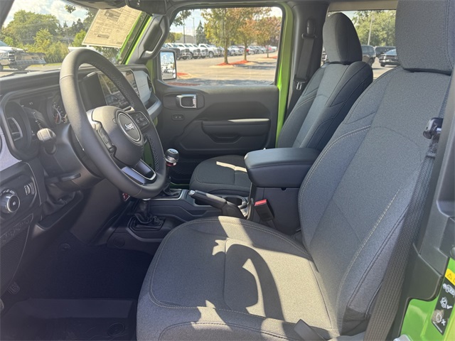 2025 Jeep Wrangler Willys photo 22