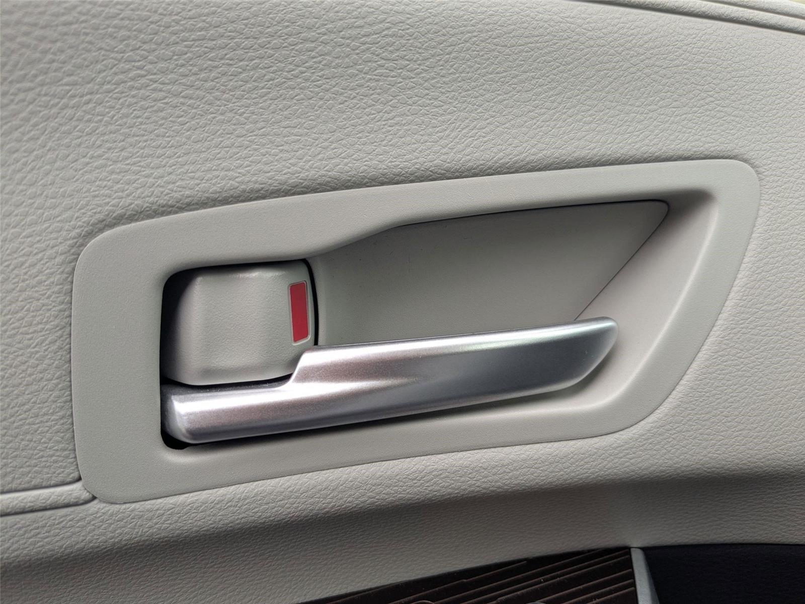 2021 Toyota Sienna XLE photo 11