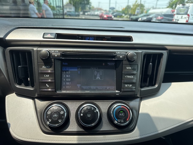 2015 Toyota RAV4 LE photo 10