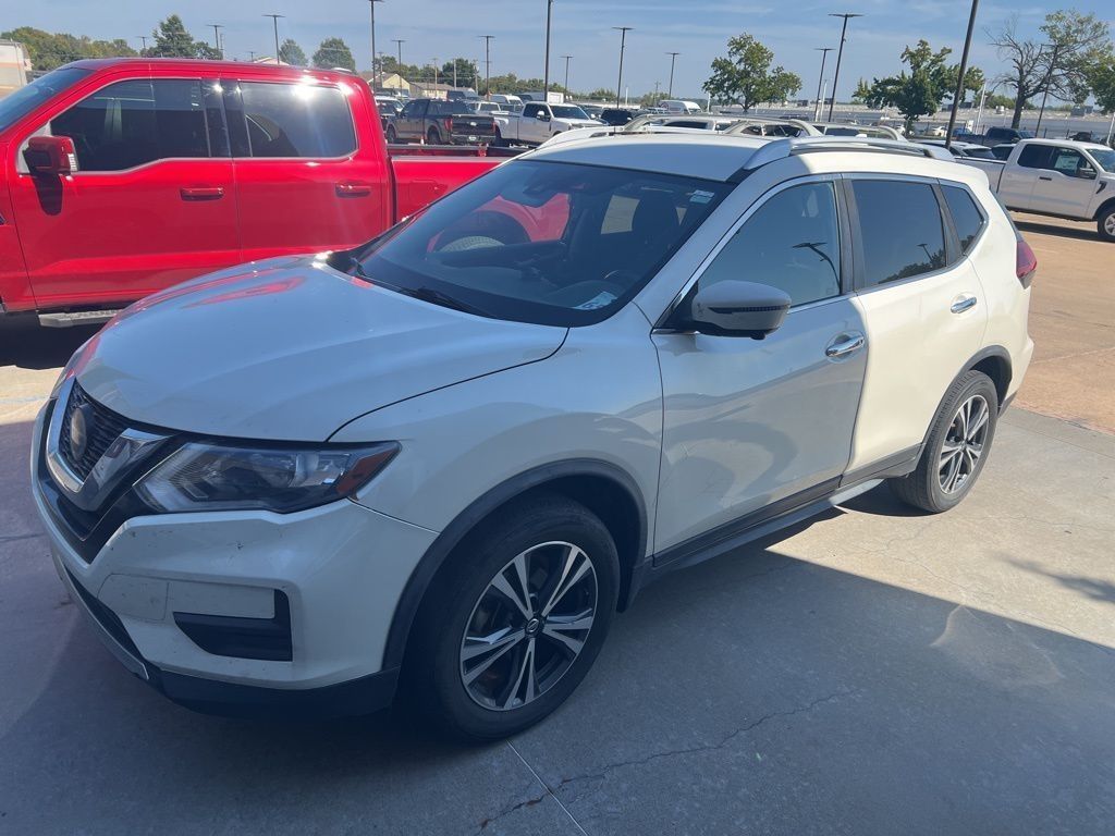 2019 Nissan Rogue SV photo 2