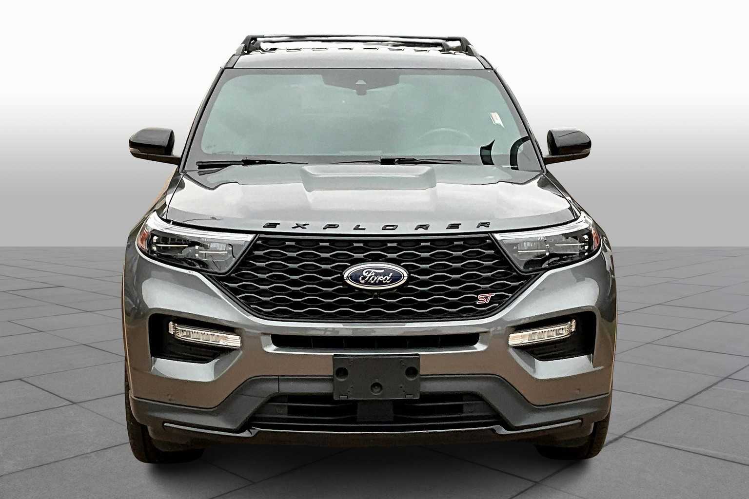 2022 Ford Explorer ST photo 3