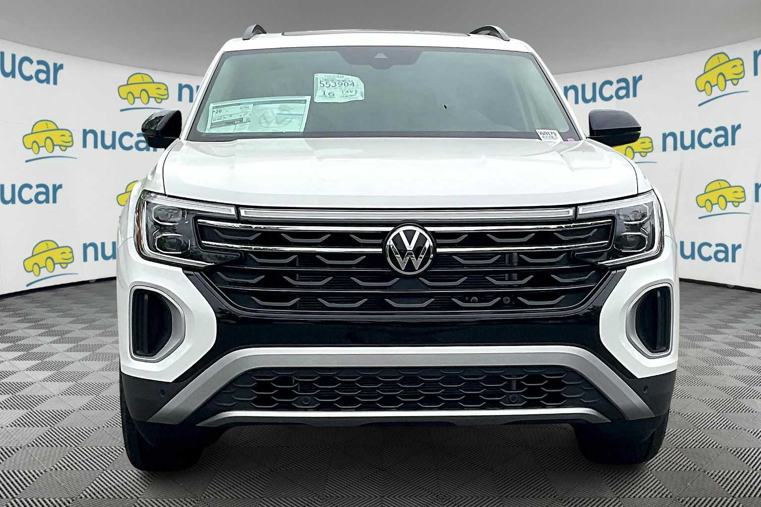 2025 Volkswagen Atlas Peak Edition SE photo 2