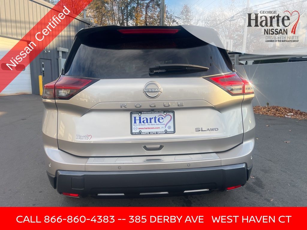 2025 Nissan Rogue SL photo 3