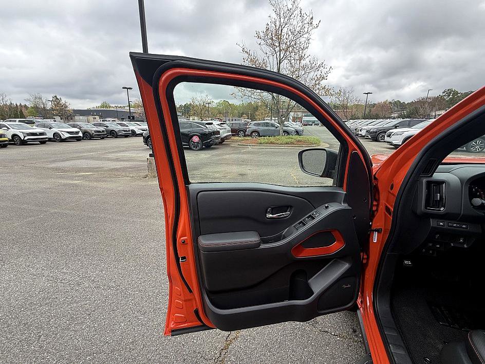 2025 Nissan Frontier PRO-4X photo 8