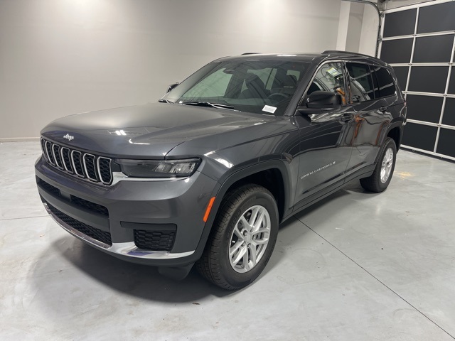 2025 Jeep Grand Cherokee Laredo photo 2