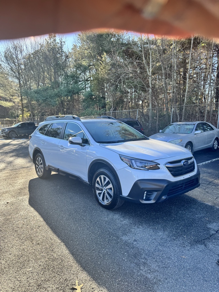 2022 Subaru Outback Premium's photo