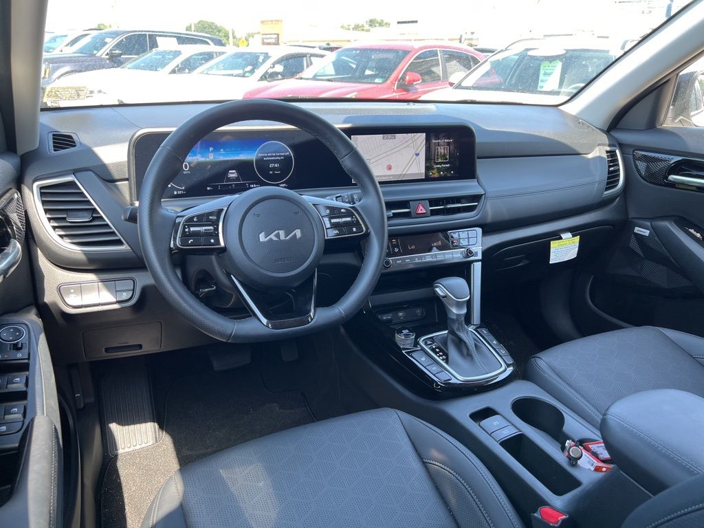 2024 Kia Seltos SX photo 19
