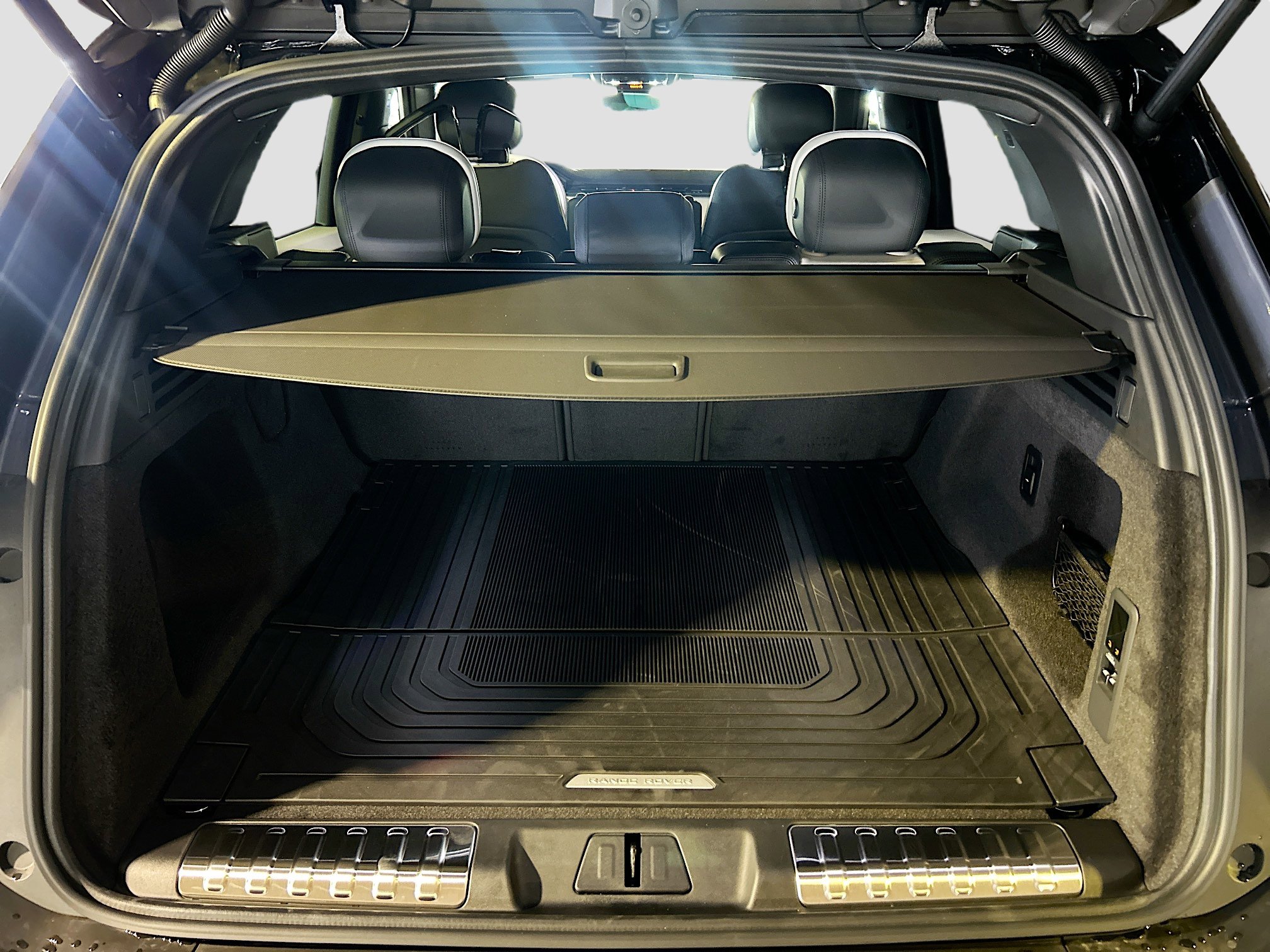 2025 Land Rover Range Rover Sport SE photo 8