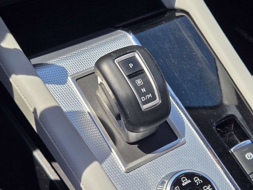 2023 Mitsubishi Outlander SEL photo 24