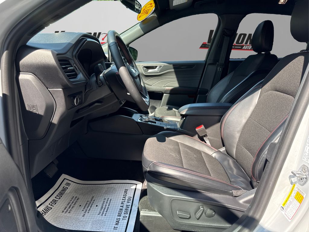 2025 Ford Escape ST-Line photo 9