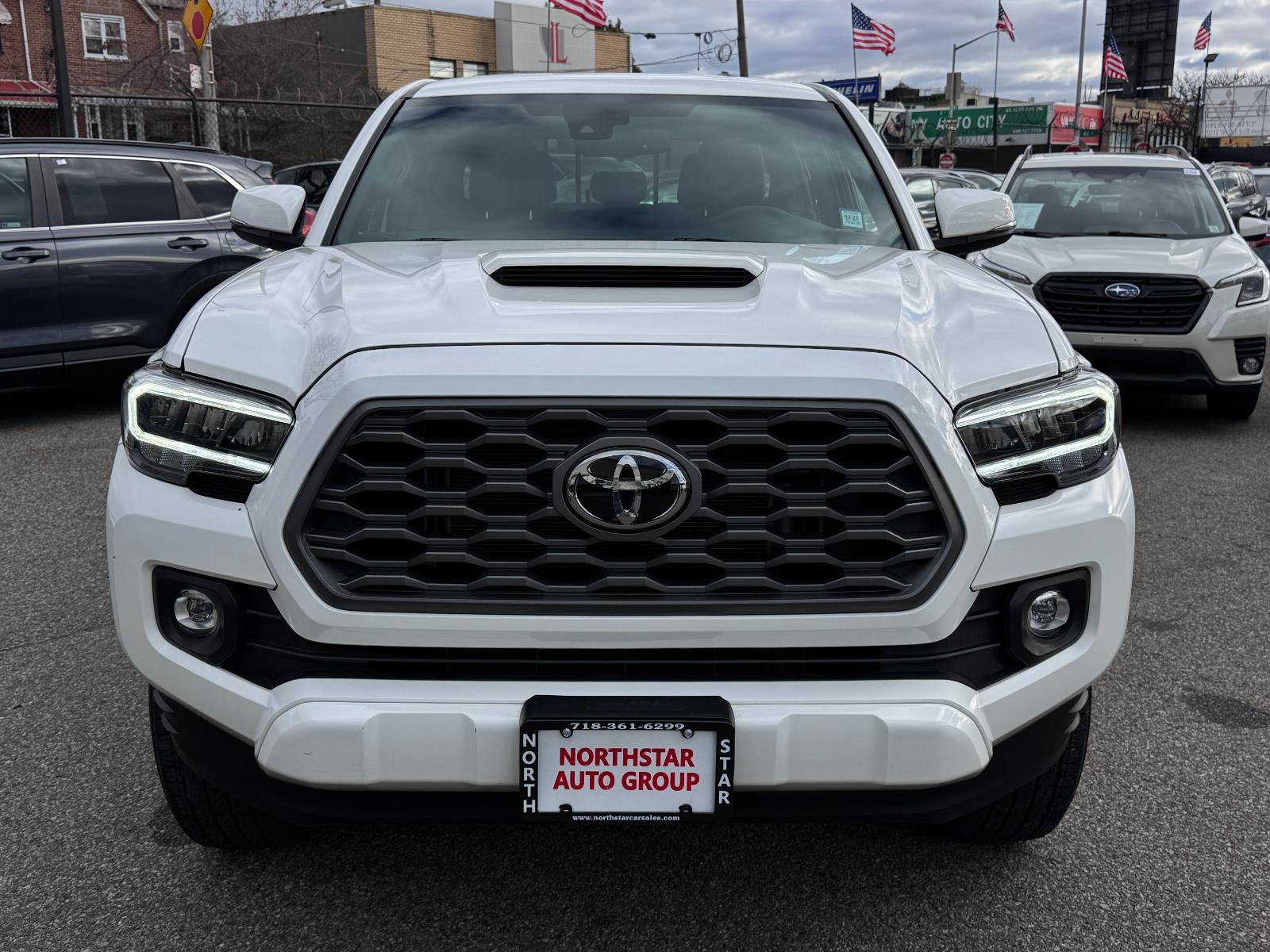 2023 Toyota Tacoma TRD Sport photo 2