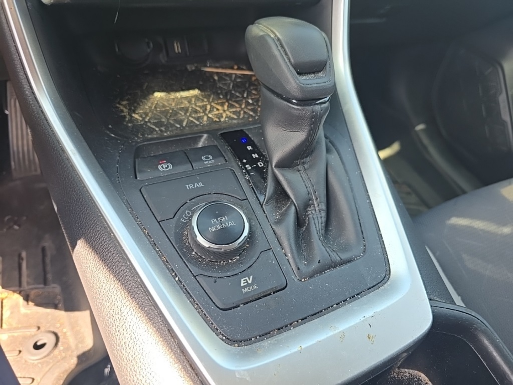 2022 Toyota RAV4 Hybrid XLE photo 14