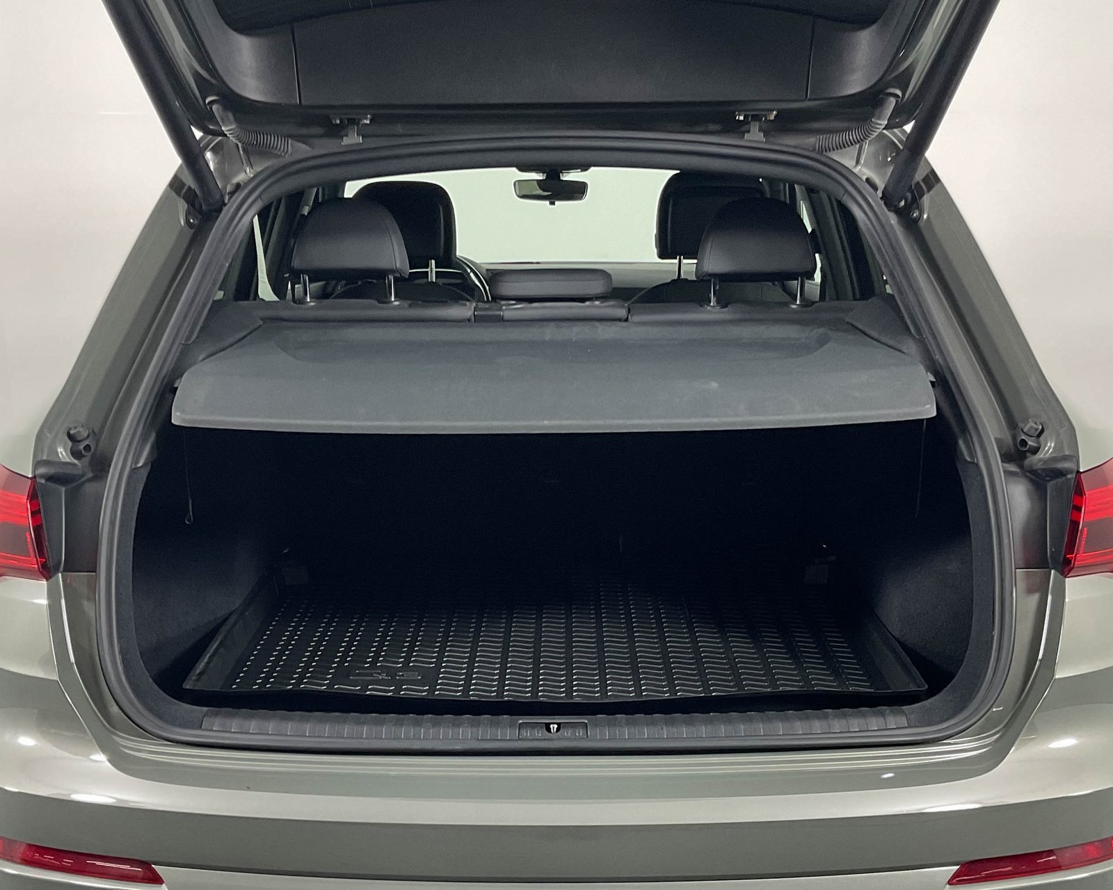 2020 Audi Q3 Premium photo 21