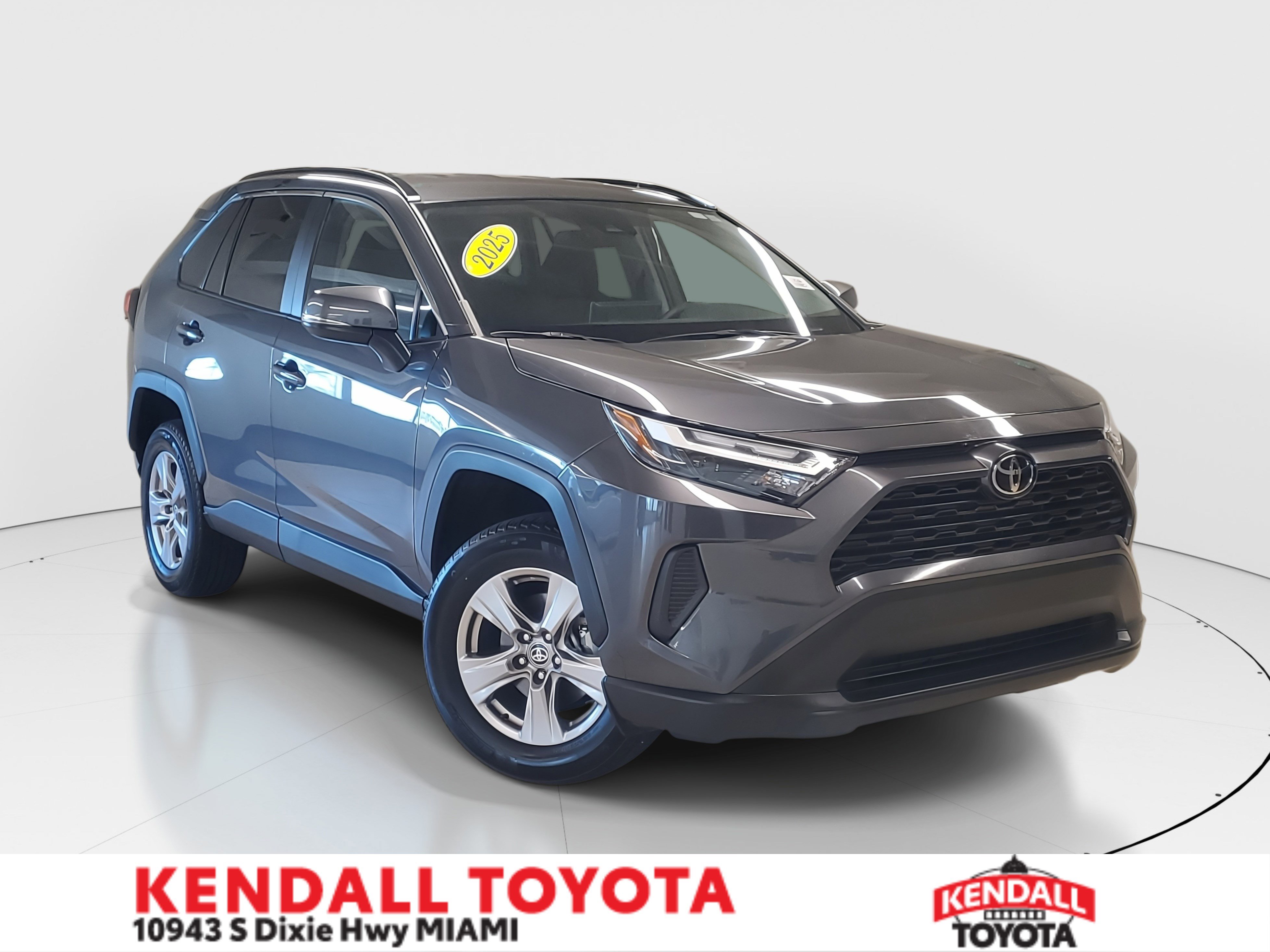 2025 Toyota RAV4 XLE's photo
