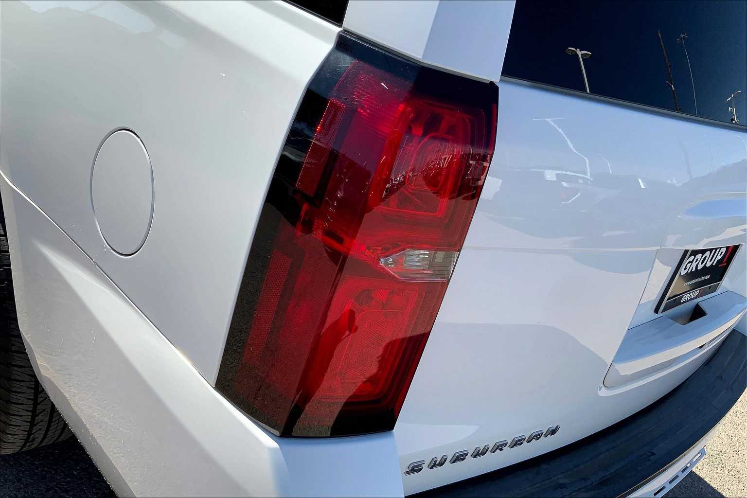 2016 Chevrolet Suburban LT photo 25