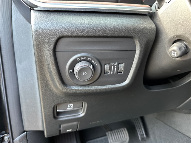 2025 Jeep Grand Cherokee Summit photo 36