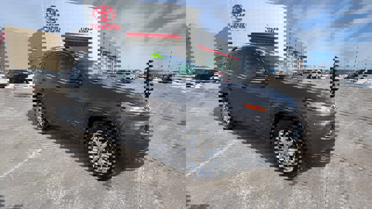 Used 2016 Jeep Cherokee Limited with VIN 1C4PJMDS0GW219935 for sale in Kansas City