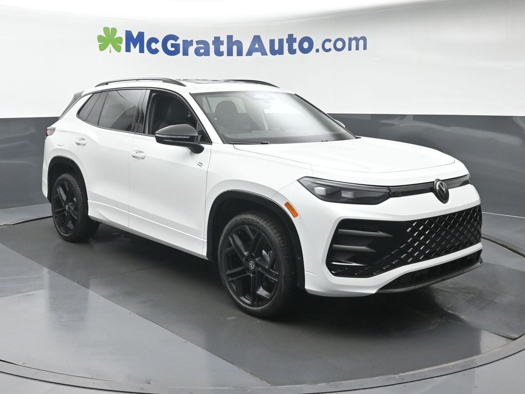 2026 Volkswagen Tiguan SE R-LINE BLACK's photo