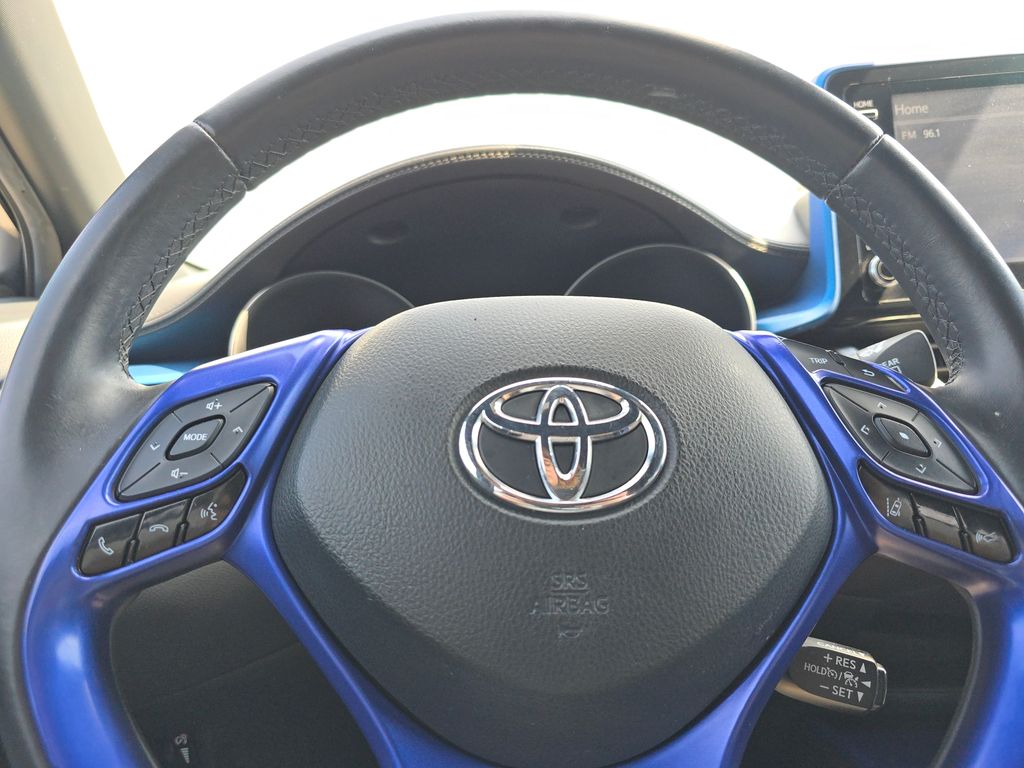 2019 Toyota C-HR XLE photo 19