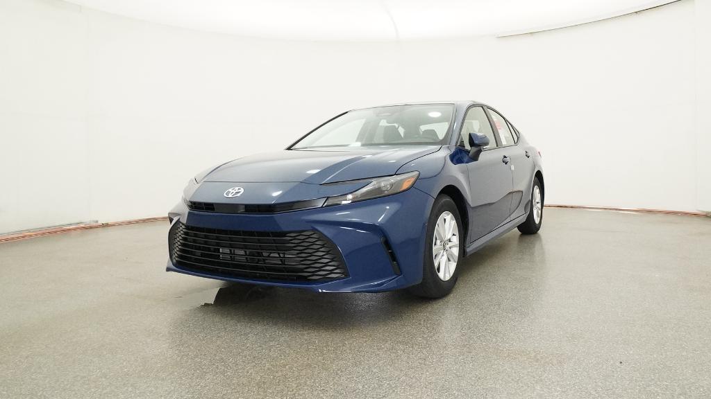 2025 Toyota Camry LE photo 4
