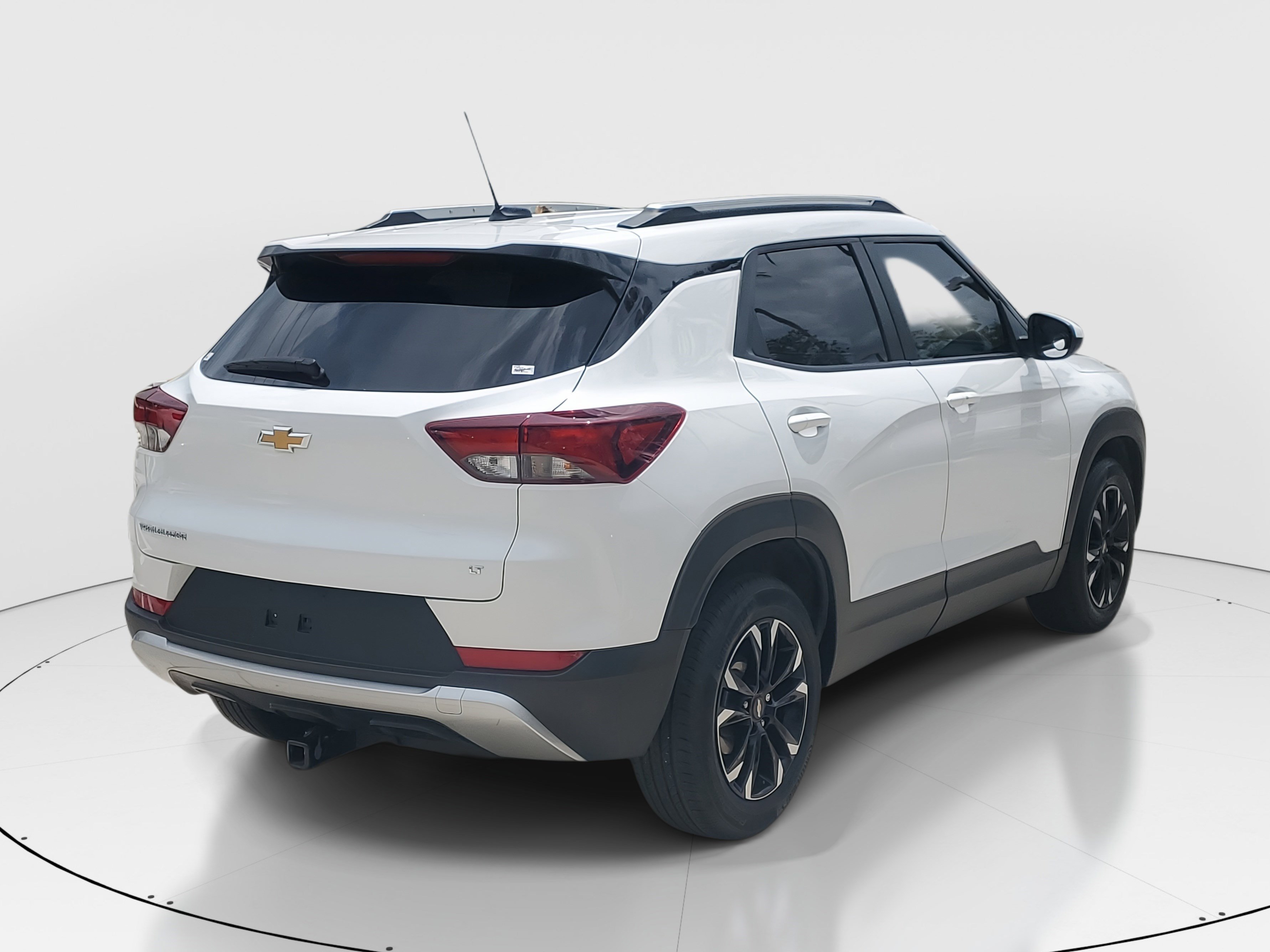 2023 Chevrolet Trailblazer LT photo 2