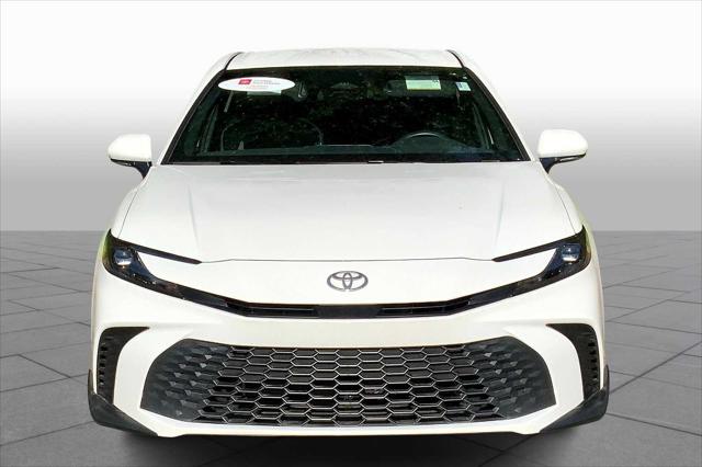 2025 Toyota Camry SE photo 3