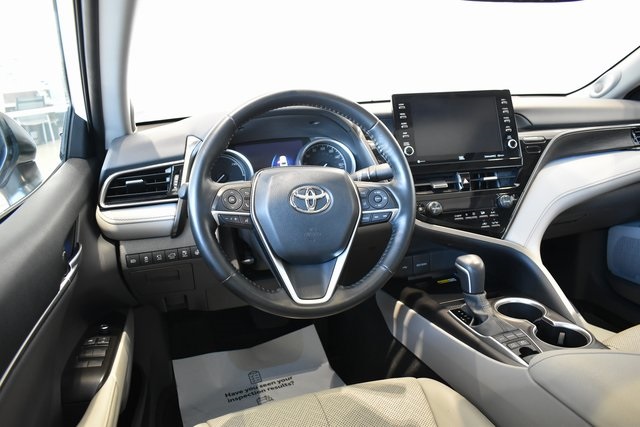 2022 Toyota Camry Hybrid XLE photo 13