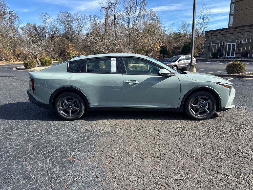 2025 Kia K4 LXS photo 2