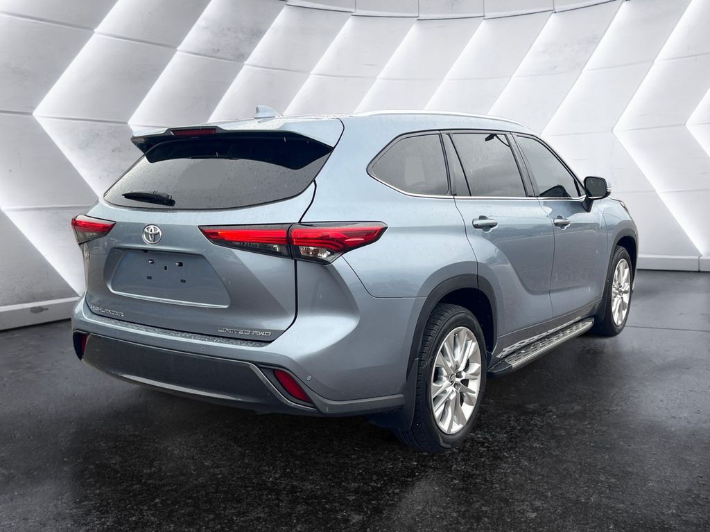 2022 Toyota Highlander Limited photo 4