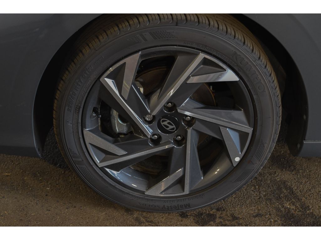 2025 Hyundai Elantra SEL Sport photo 2