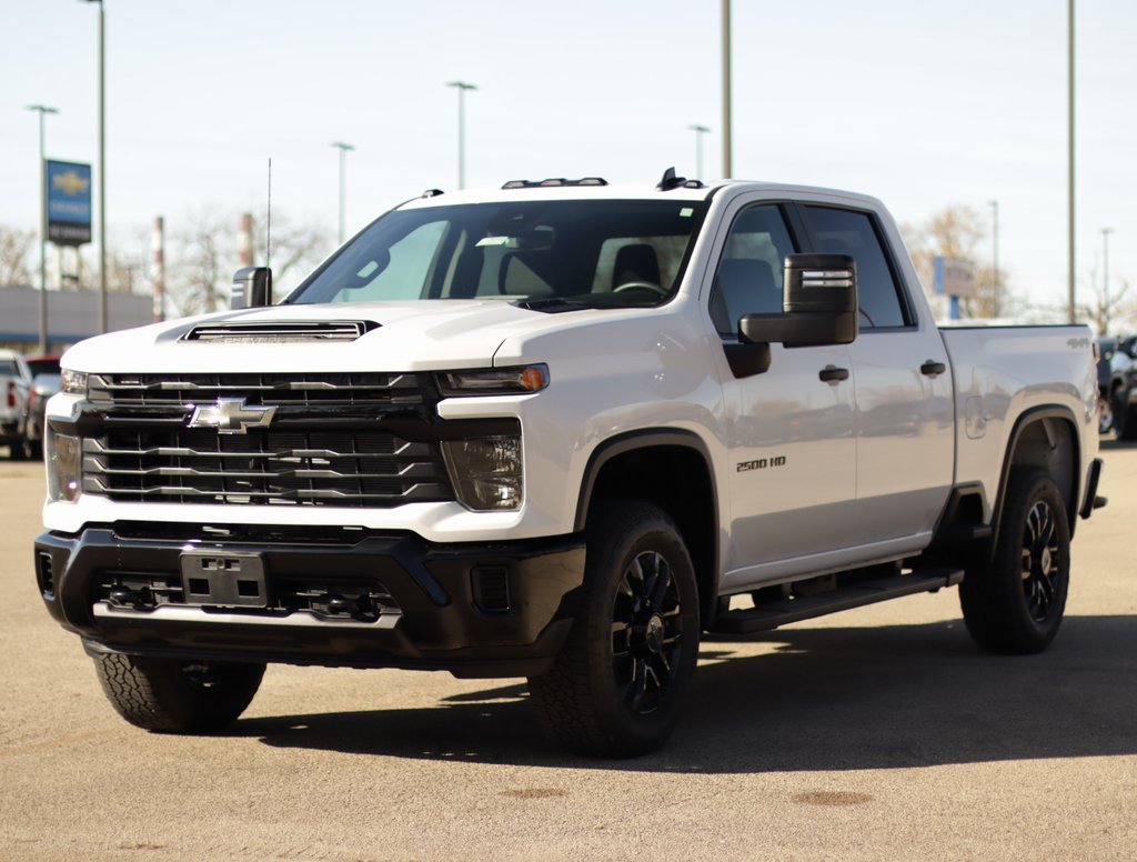 2026 Chevrolet Silverado 2500HD Custom photo 3