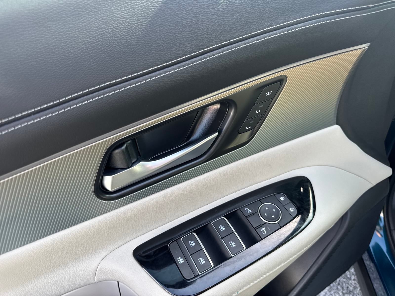 2025 Nissan Murano SL photo 13
