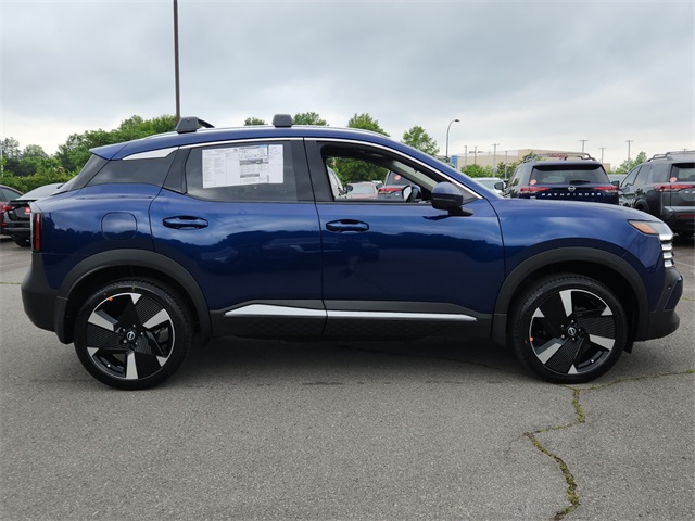 2025 Nissan Kicks SR photo 2