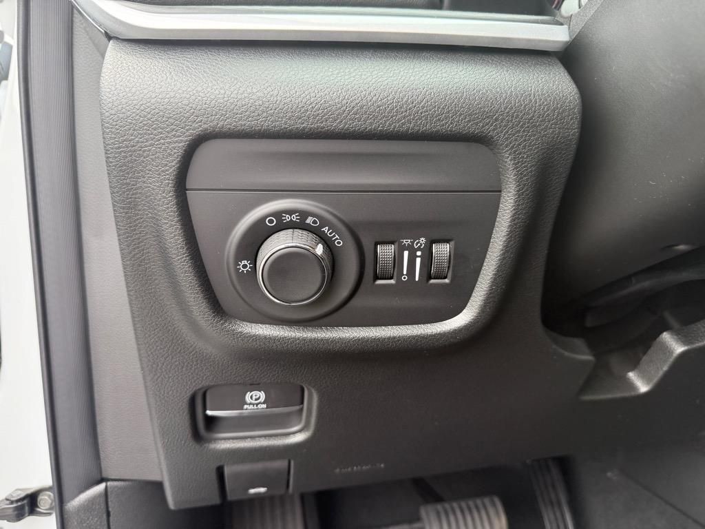2025 Jeep Grand Cherokee Laredo Altitude photo 11