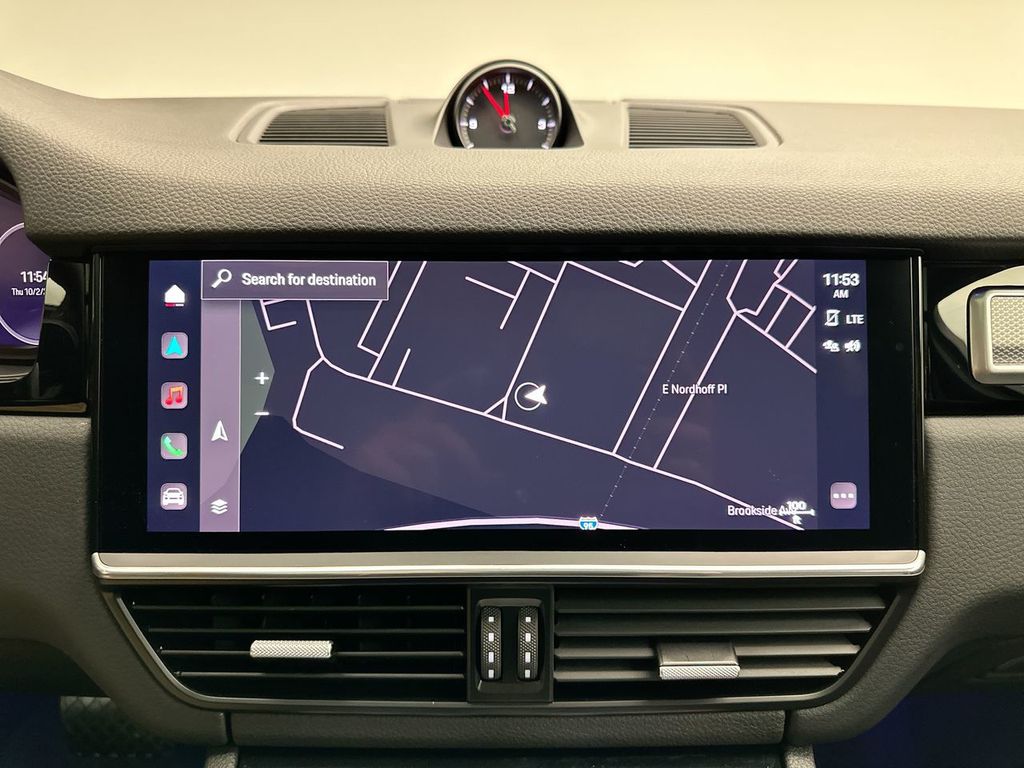 2022 Porsche Cayenne Base photo 16