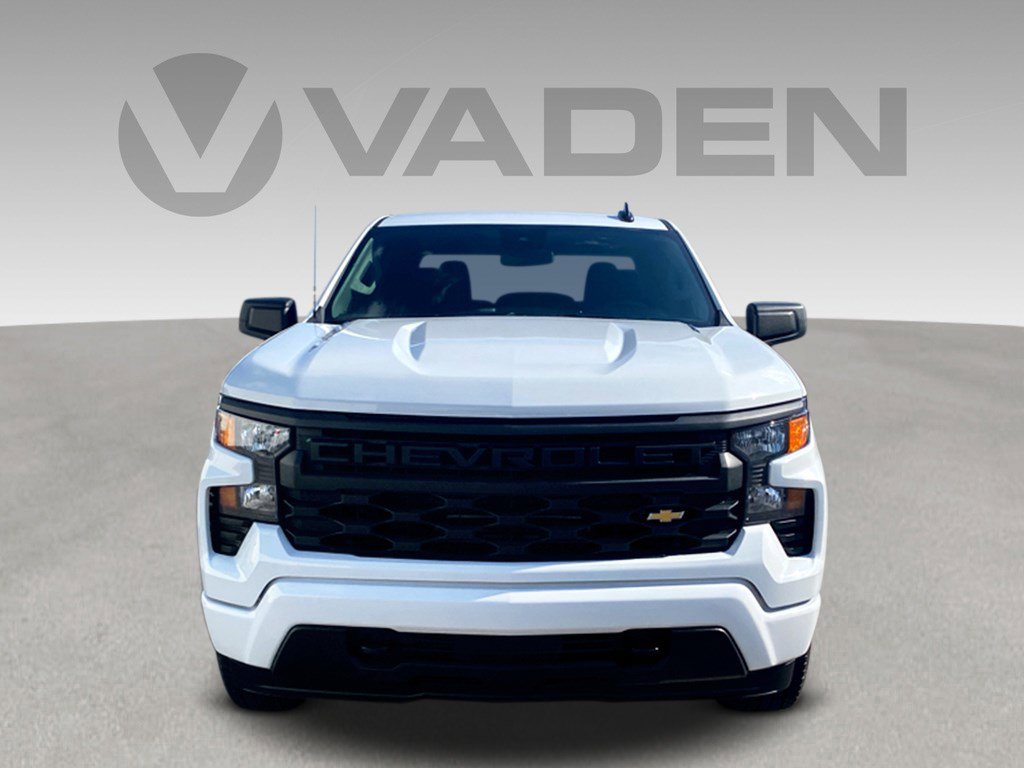 2025 Chevrolet Silverado 1500 Custom photo 2