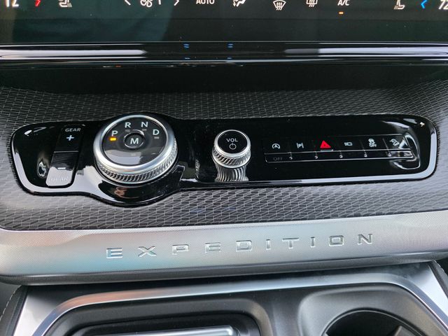 2025 Ford Expedition Platinum photo 19