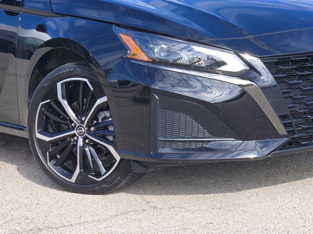 2025 Nissan Altima 2.5 SR photo 3