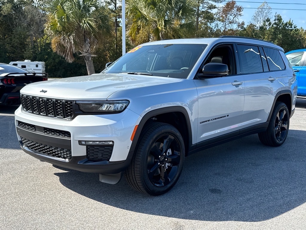 2025 Jeep Grand Cherokee Limited photo 4