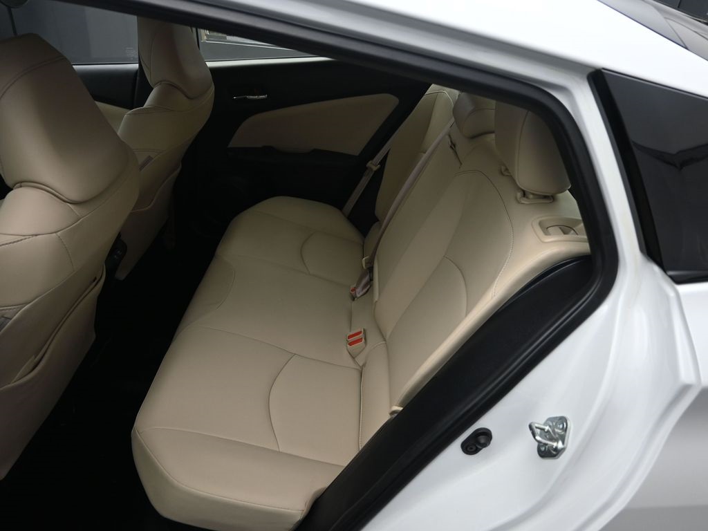 2022 Toyota Prius Limited photo 9