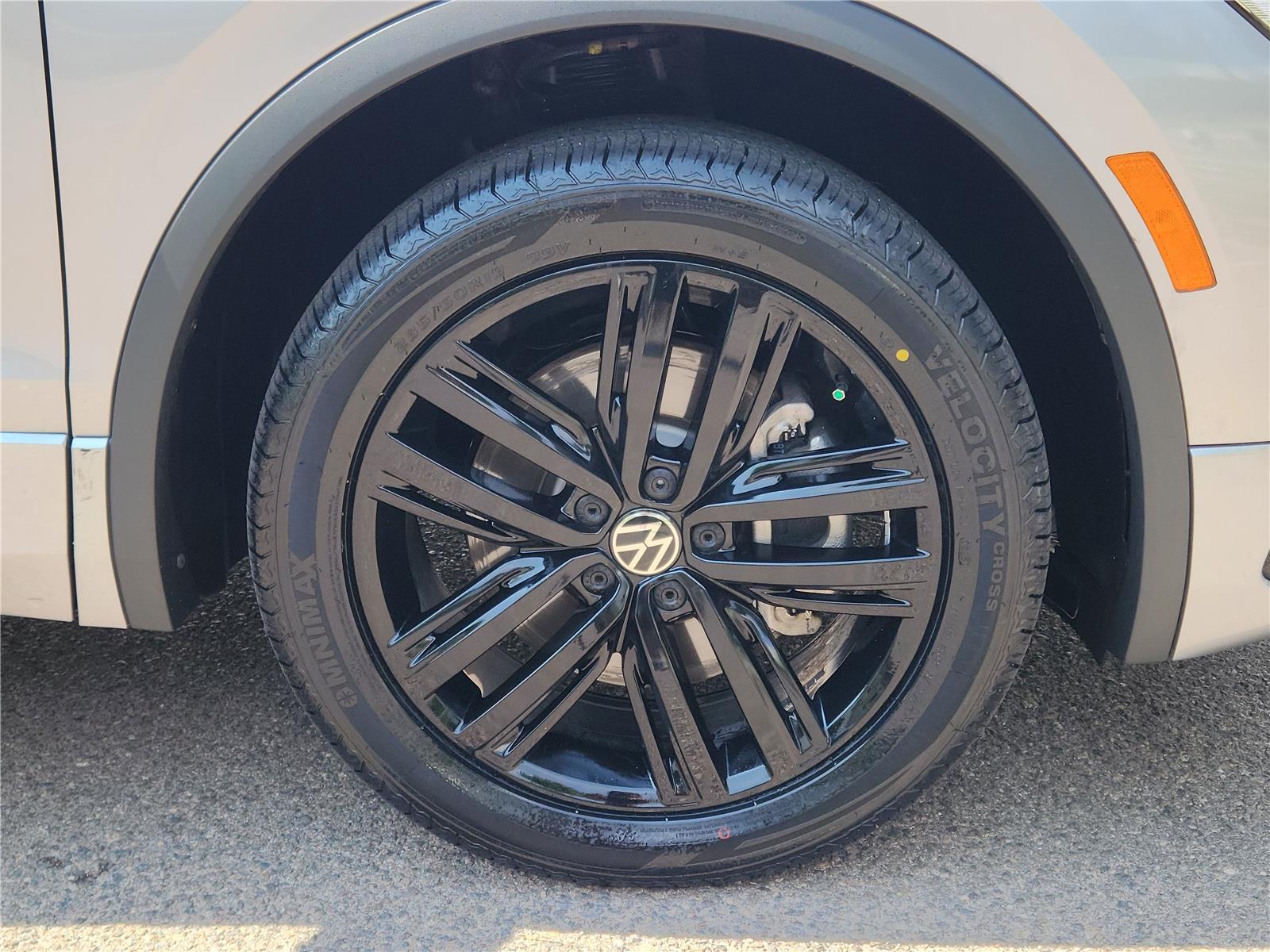 2022 Volkswagen Tiguan SE R-Line Black photo 9