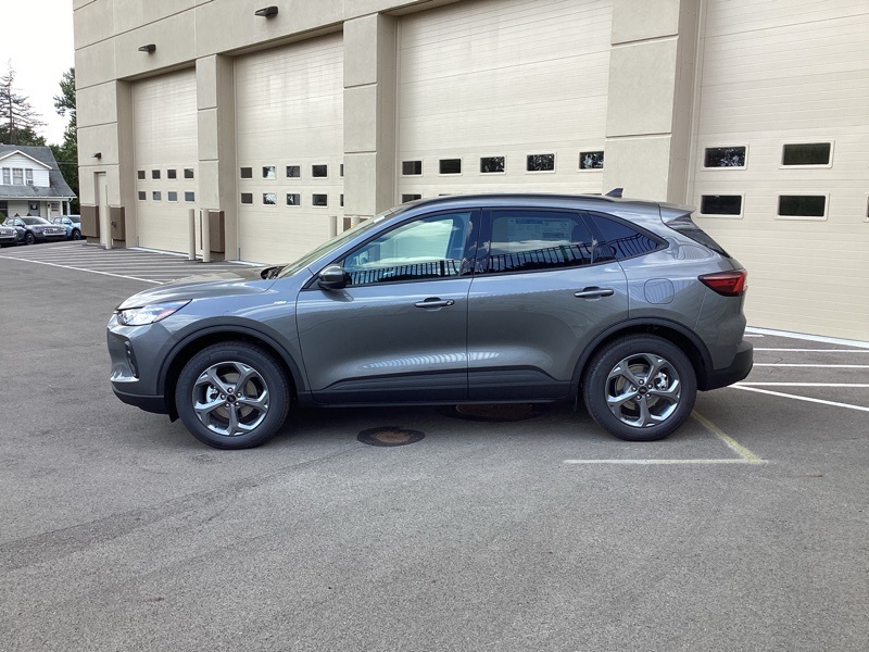 2025 Ford Escape Hybrid ST-Line Select photo 4