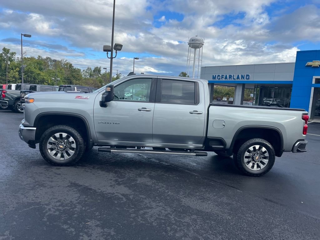 2024 Chevrolet Silverado 2500HD LT photo 2