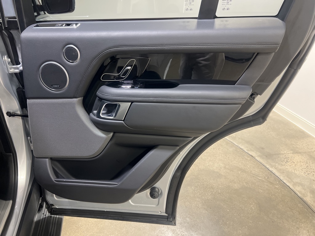 2020 Land Rover Range Rover HSE photo 23