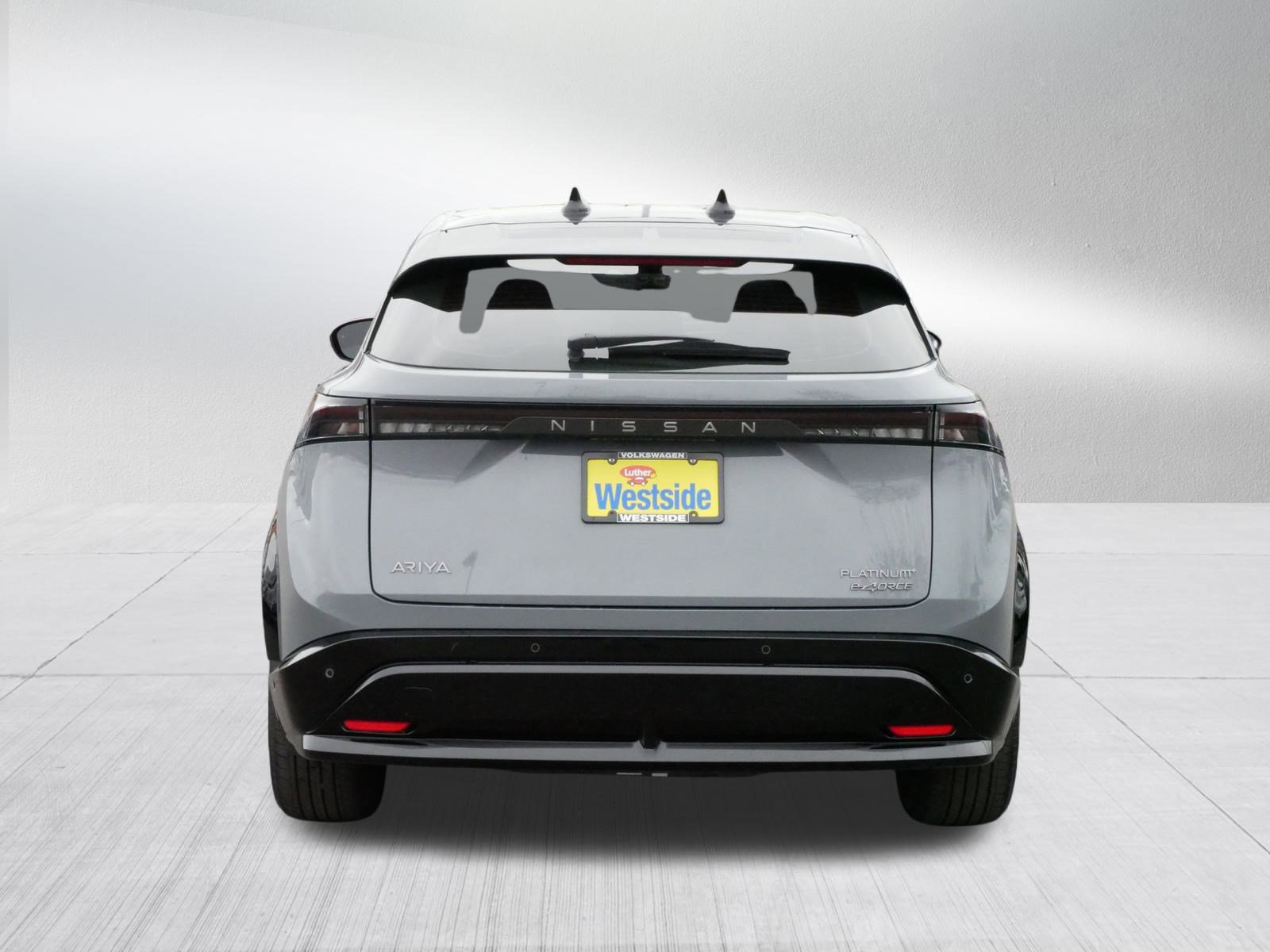 2023 Nissan ARIYA Platinum photo 6