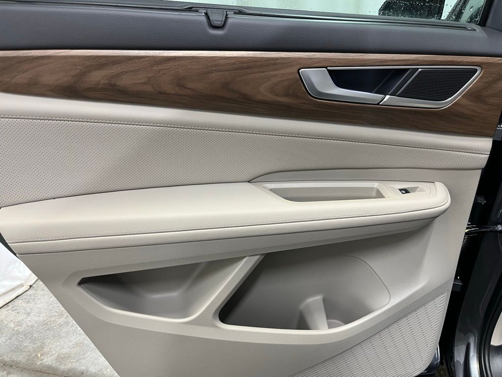 2025 Volkswagen Atlas SE Technology photo 21
