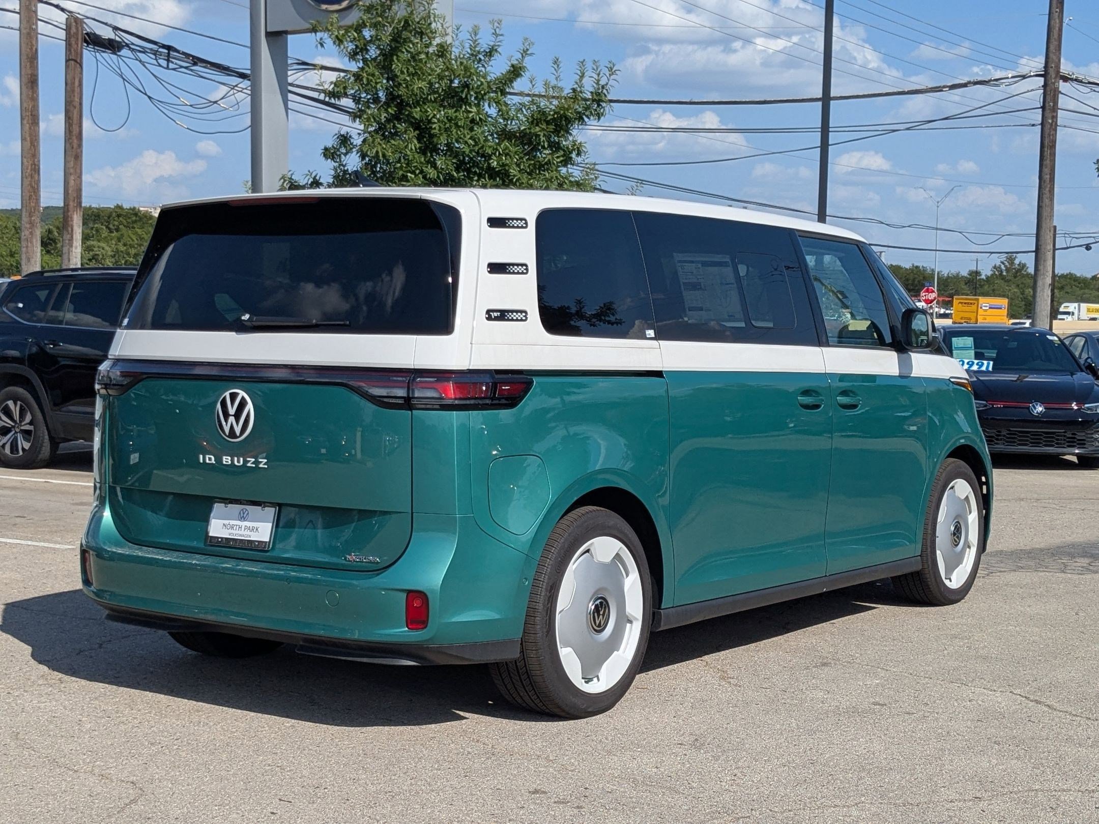 2025 Volkswagen ID. Buzz photo 2