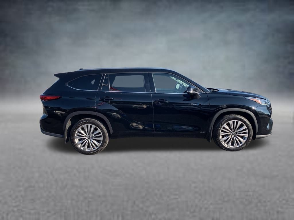 2021 Toyota Highlander Hybrid Platinum photo 2