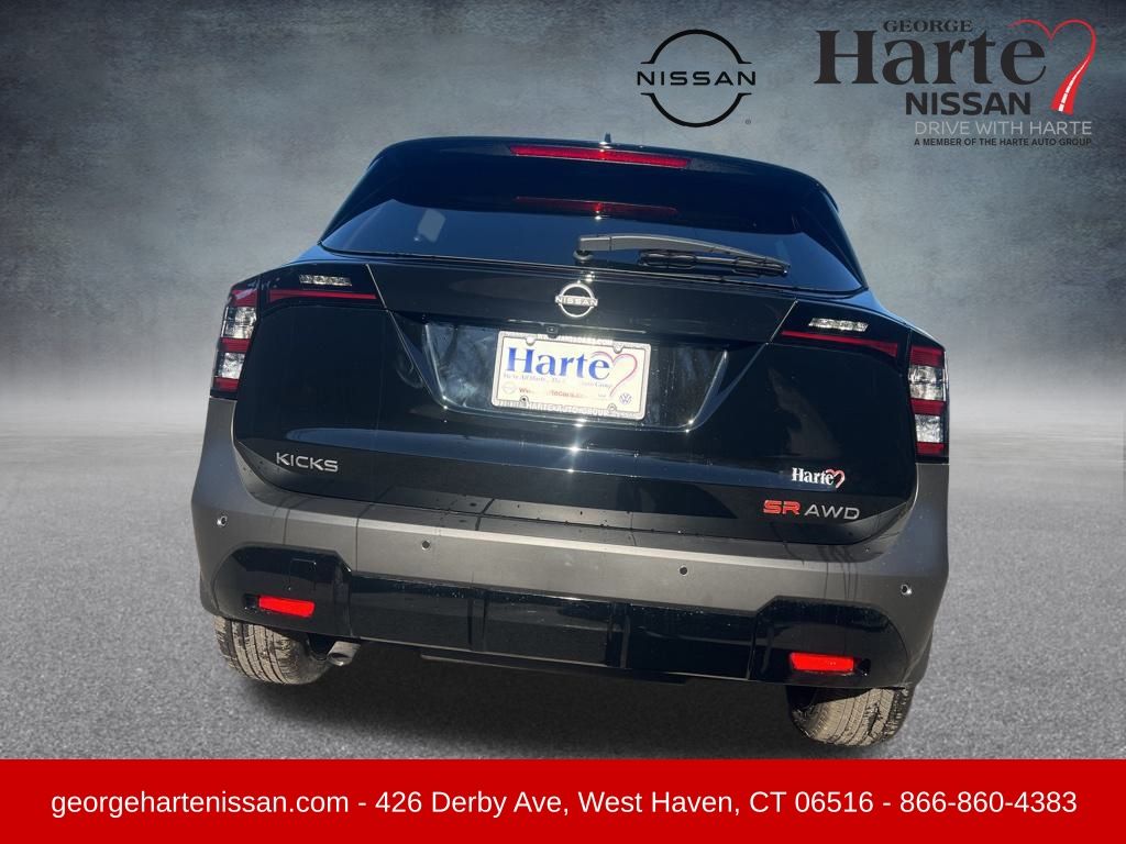 2026 Nissan Kicks SR photo 4