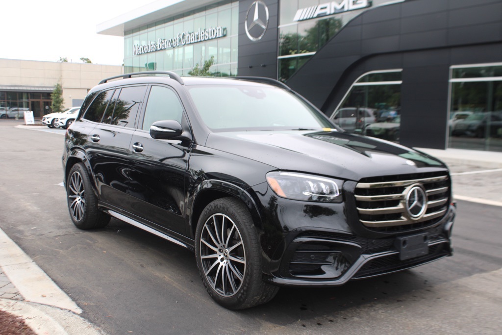 2025 Mercedes Benz GLS 450 4MATIC photo 2